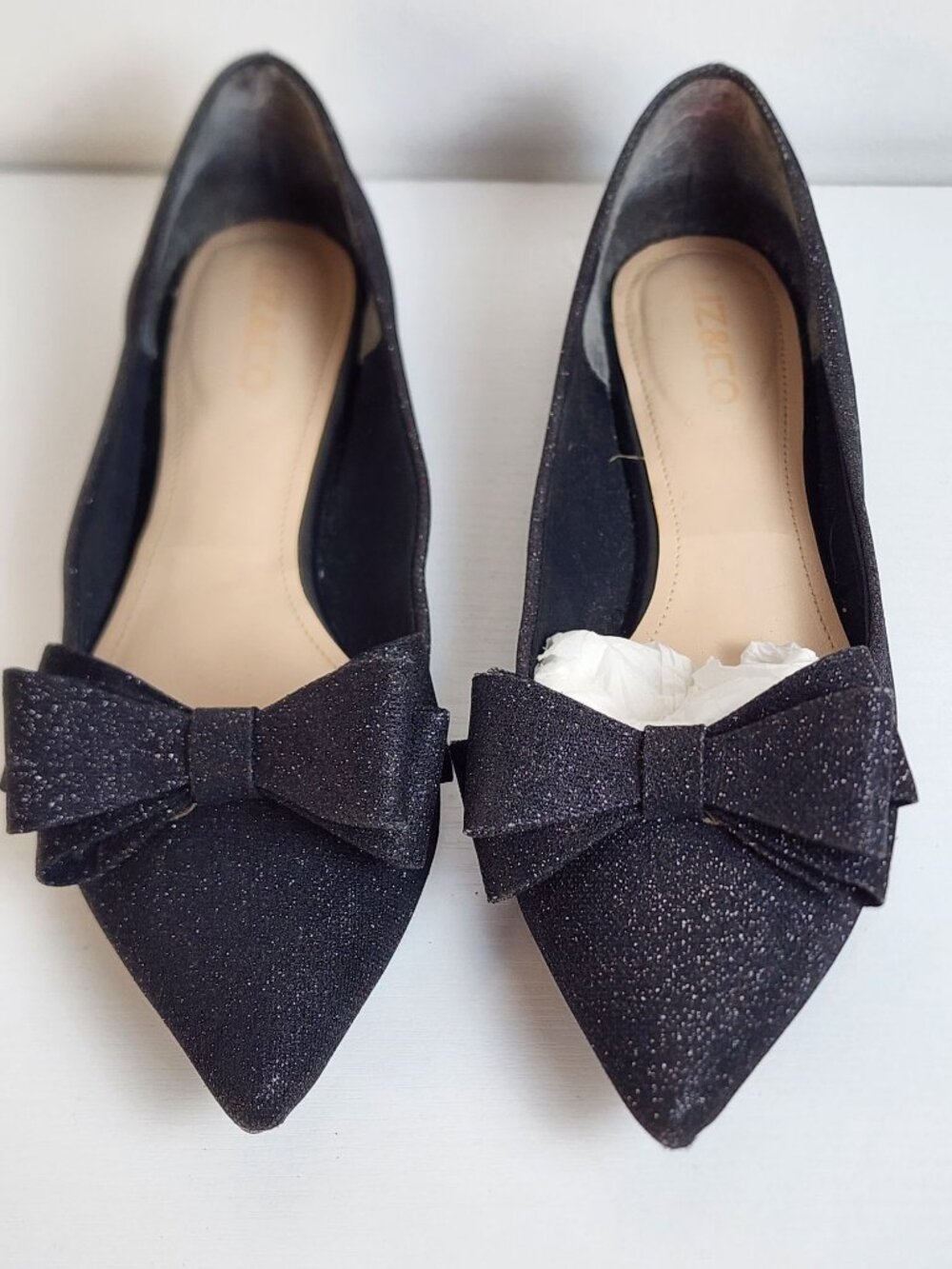 Vintage. Liz&Co. Women's Black Glitter Pointed-Toe Flats with a bowknot embellis